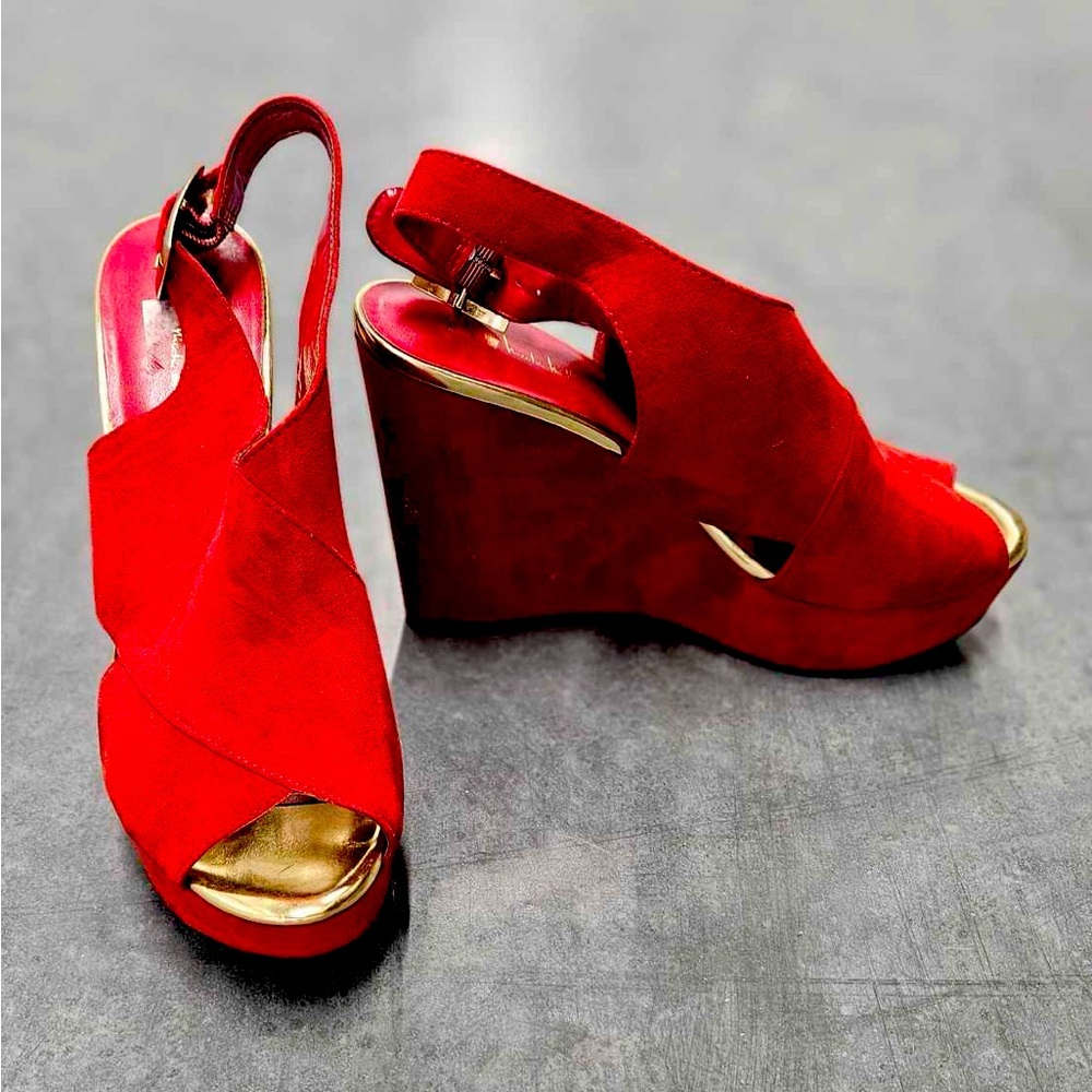 Red and Gold Wedges